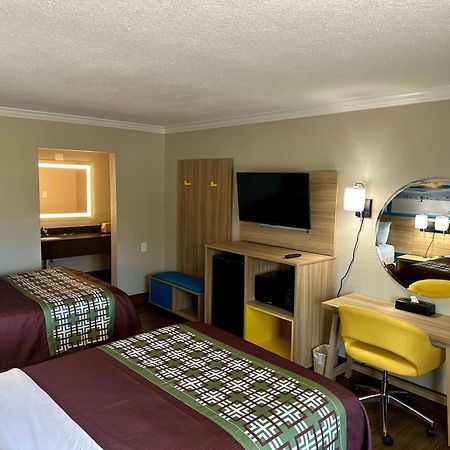 Days Inn By Wyndham Houston East Εξωτερικό φωτογραφία