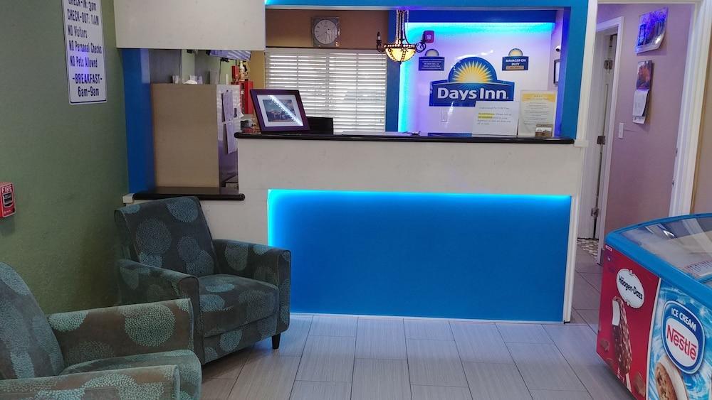 Days Inn By Wyndham Houston East Εξωτερικό φωτογραφία