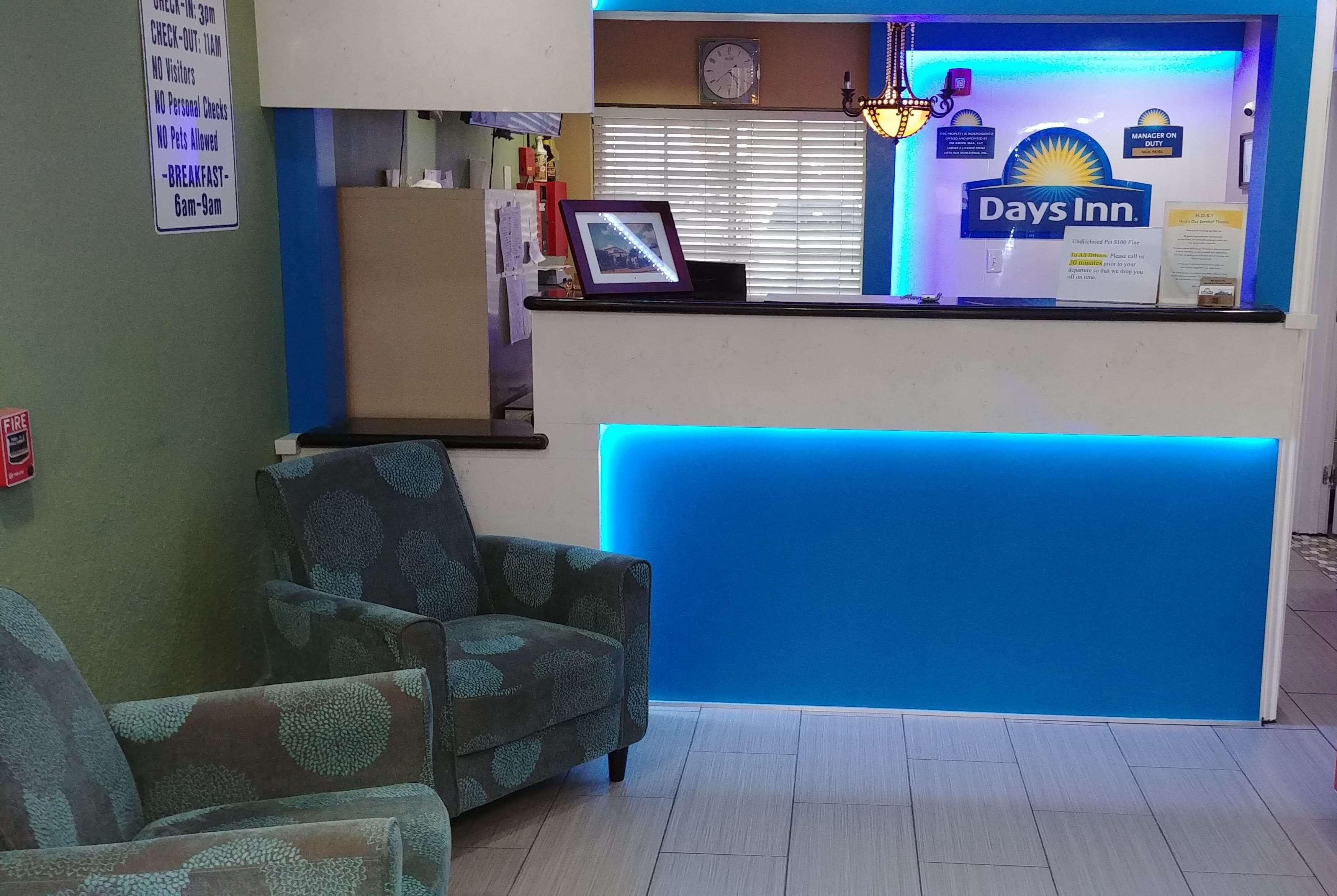 Days Inn By Wyndham Houston East Εξωτερικό φωτογραφία