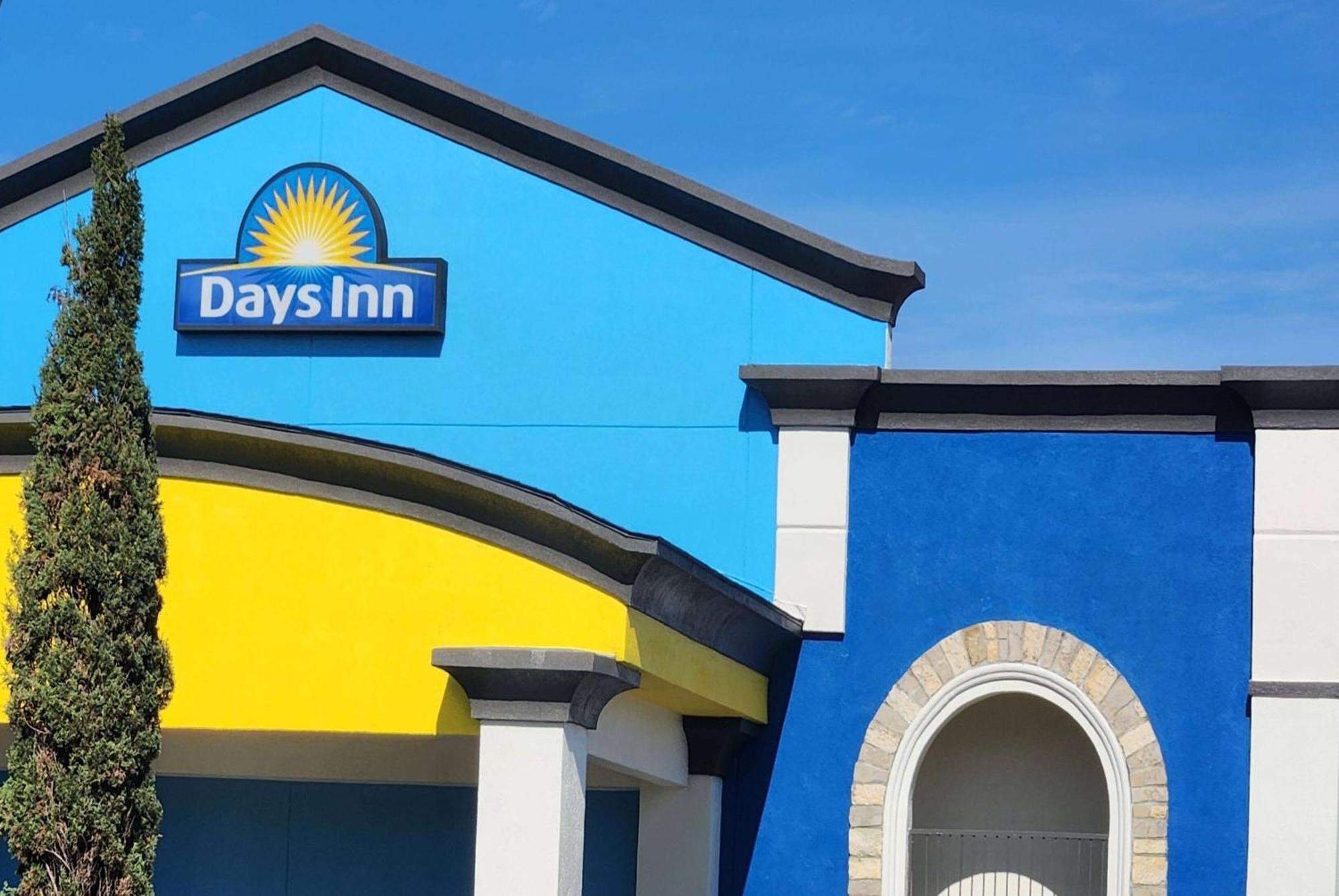 Days Inn By Wyndham Houston East Εξωτερικό φωτογραφία