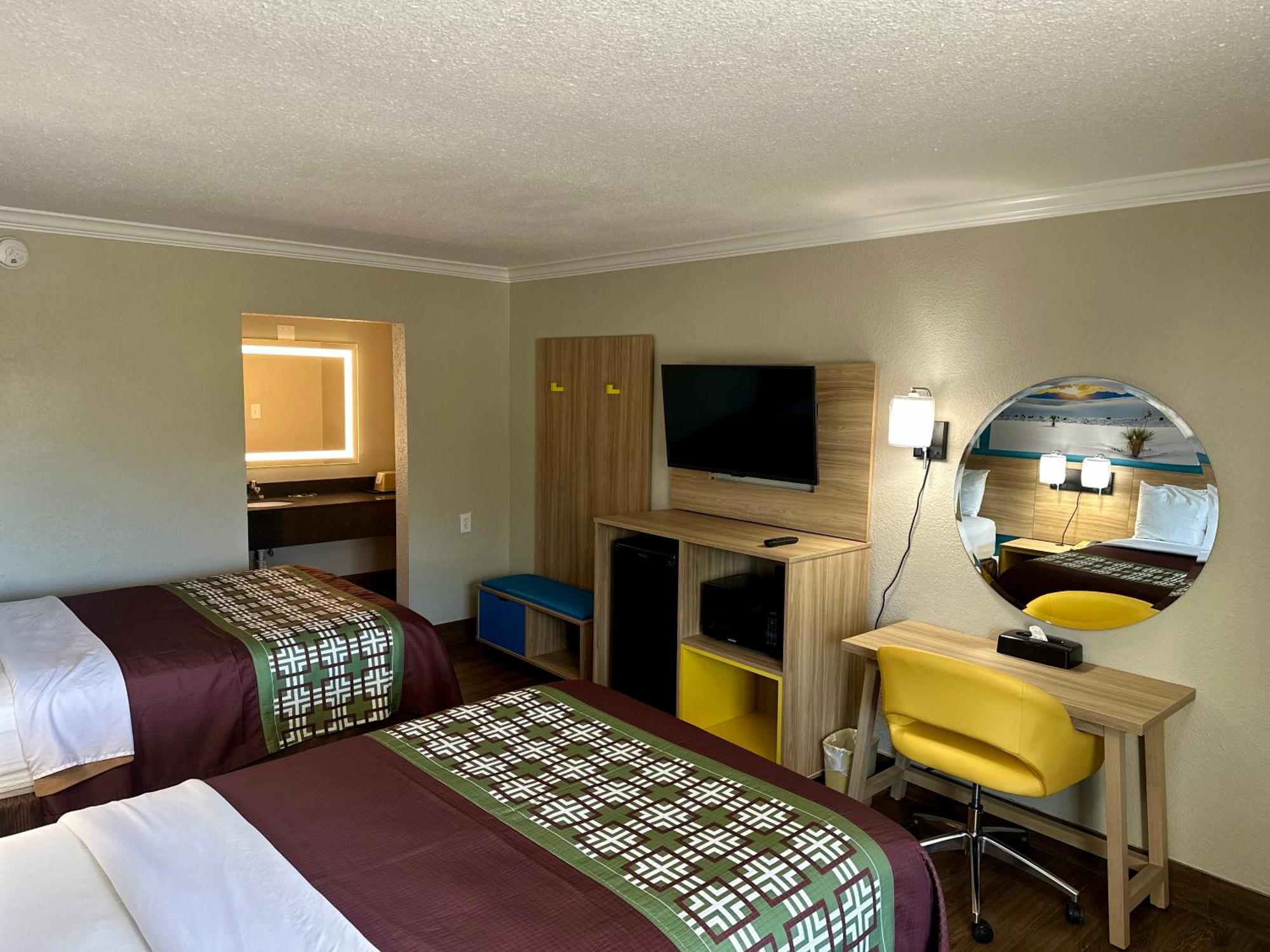 Days Inn By Wyndham Houston East Εξωτερικό φωτογραφία