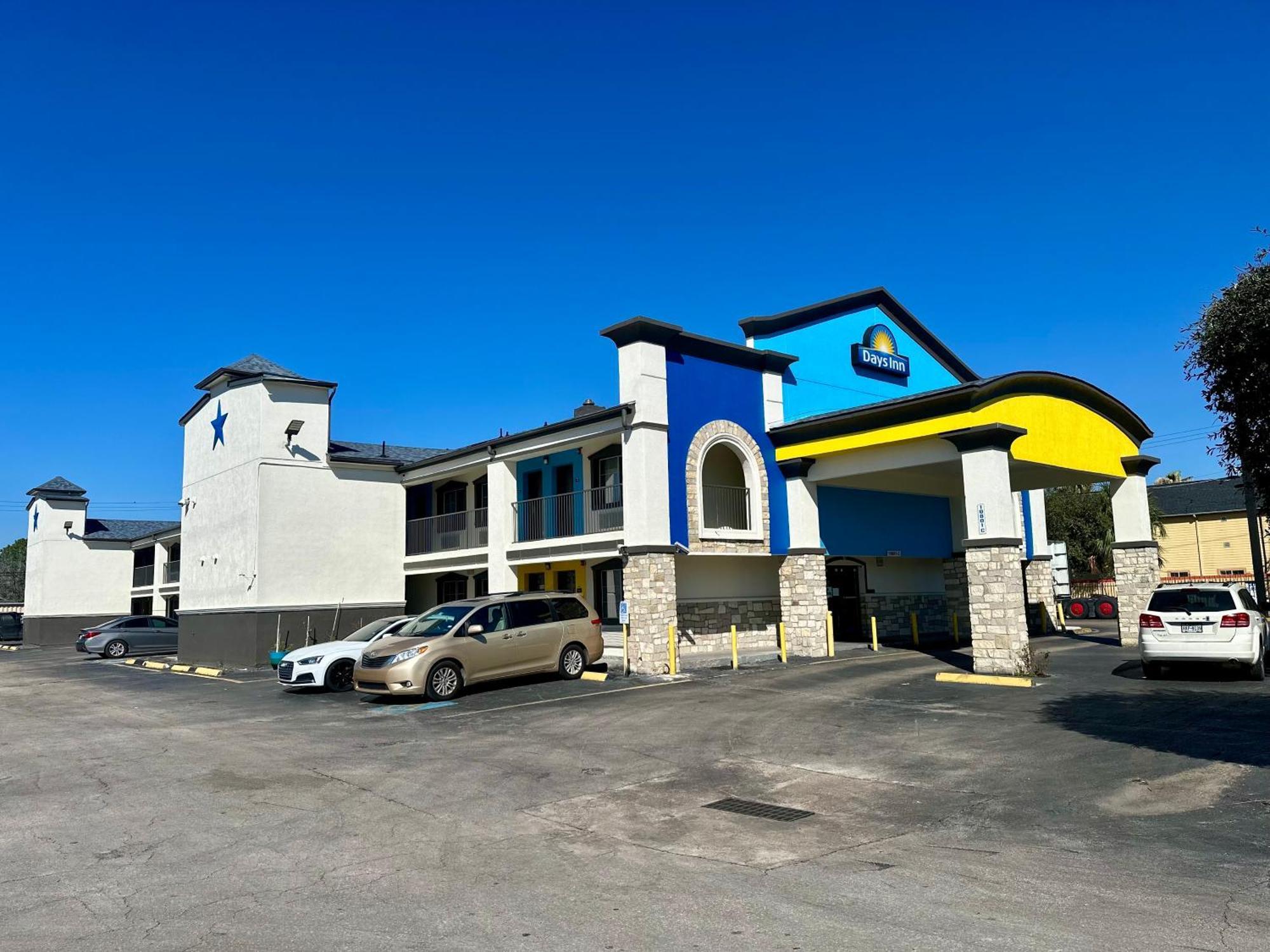 Days Inn By Wyndham Houston East Εξωτερικό φωτογραφία