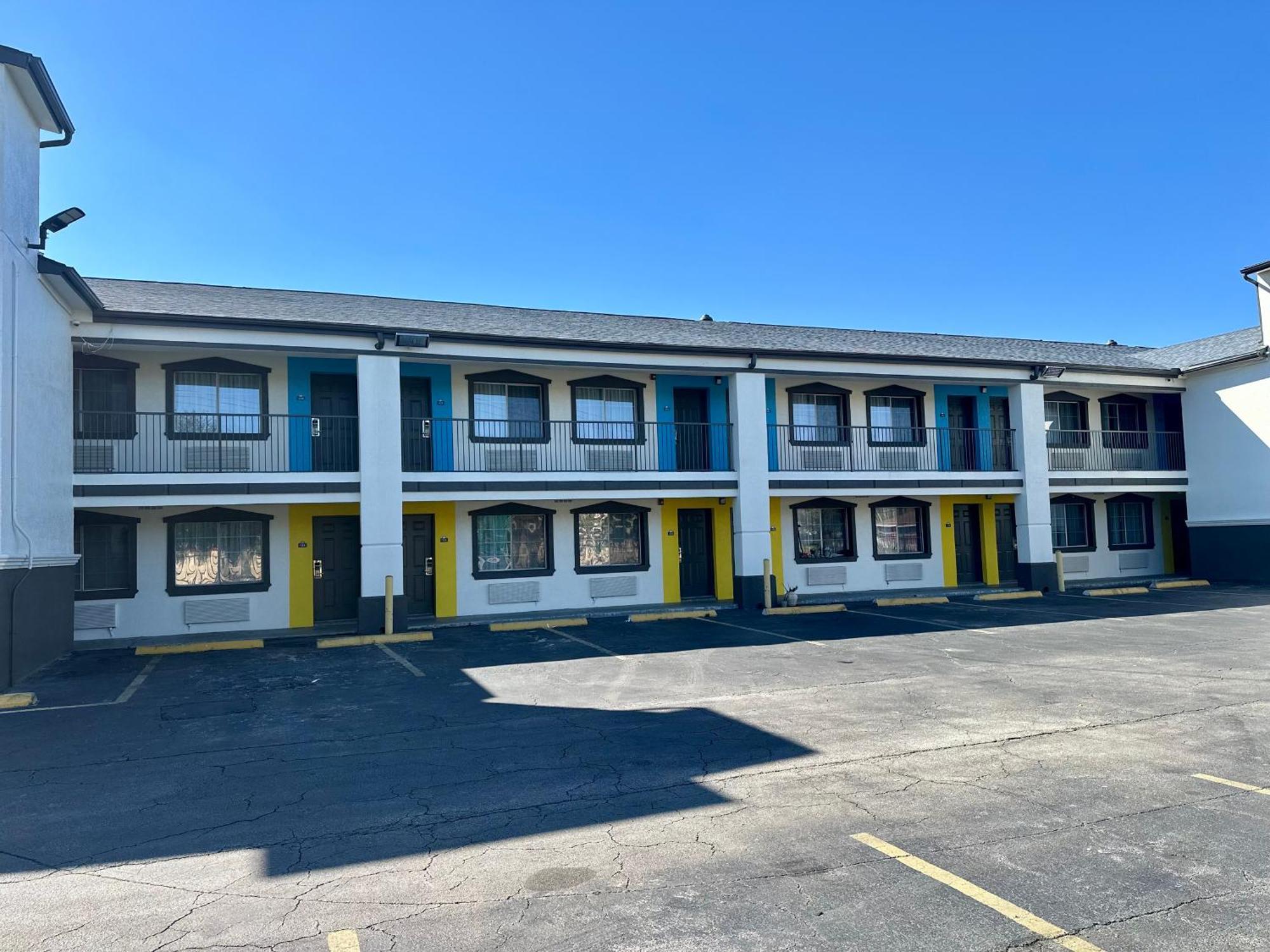 Days Inn By Wyndham Houston East Εξωτερικό φωτογραφία