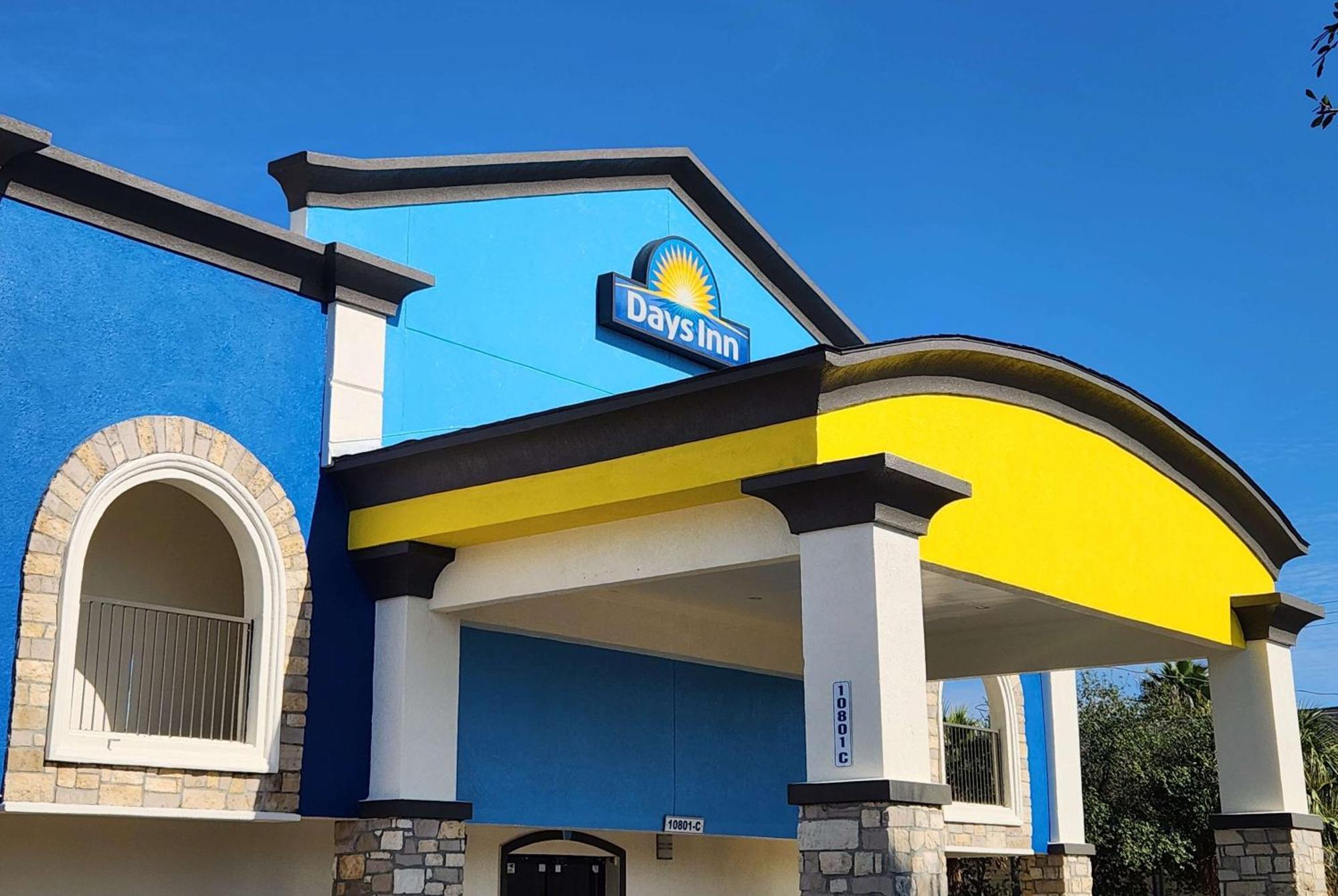 Days Inn By Wyndham Houston East Εξωτερικό φωτογραφία