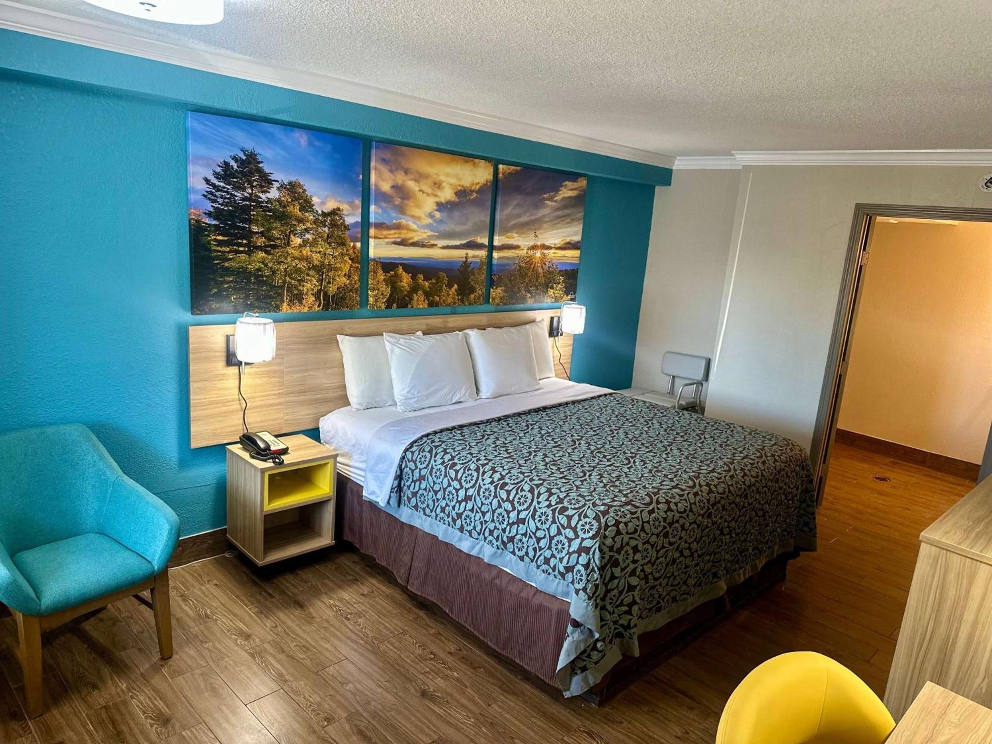 Days Inn By Wyndham Houston East Εξωτερικό φωτογραφία