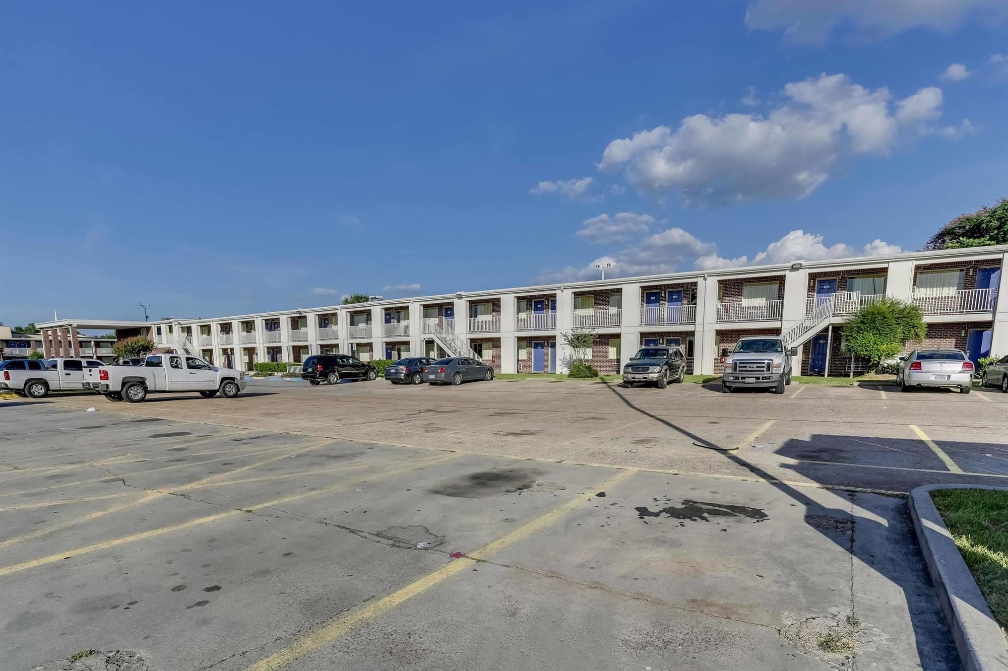 Days Inn By Wyndham Houston East Εξωτερικό φωτογραφία