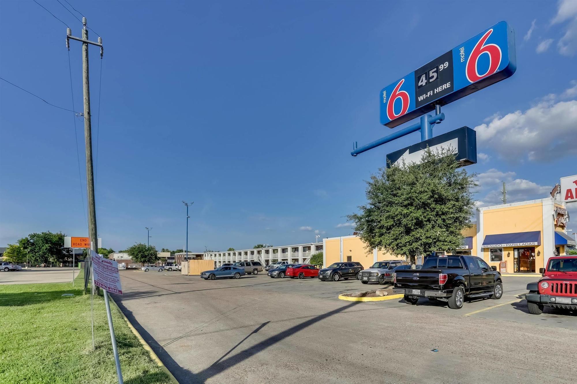 Days Inn By Wyndham Houston East Εξωτερικό φωτογραφία