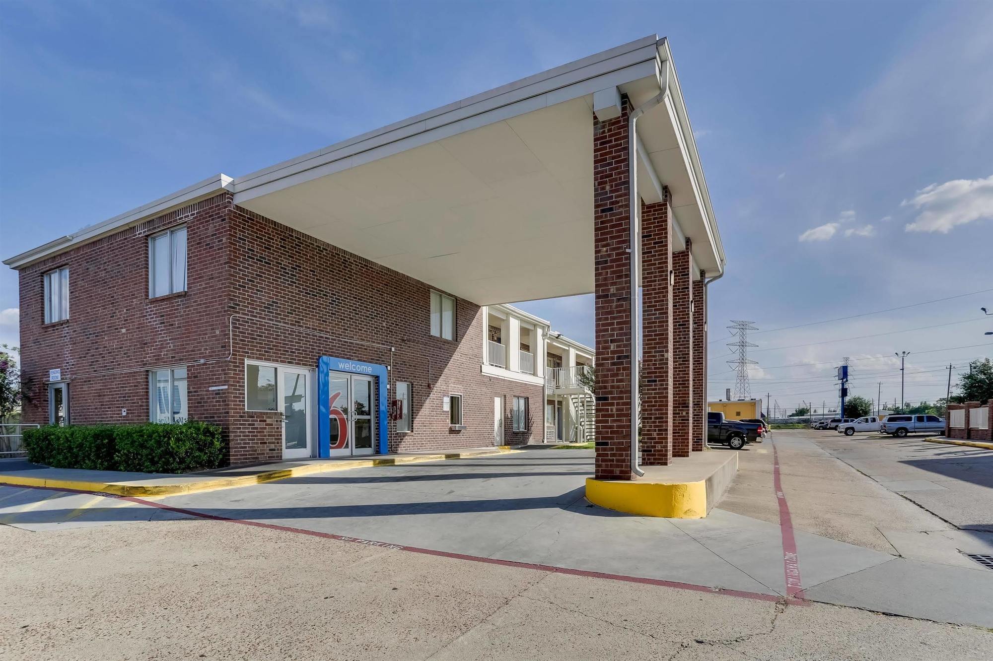 Days Inn By Wyndham Houston East Εξωτερικό φωτογραφία