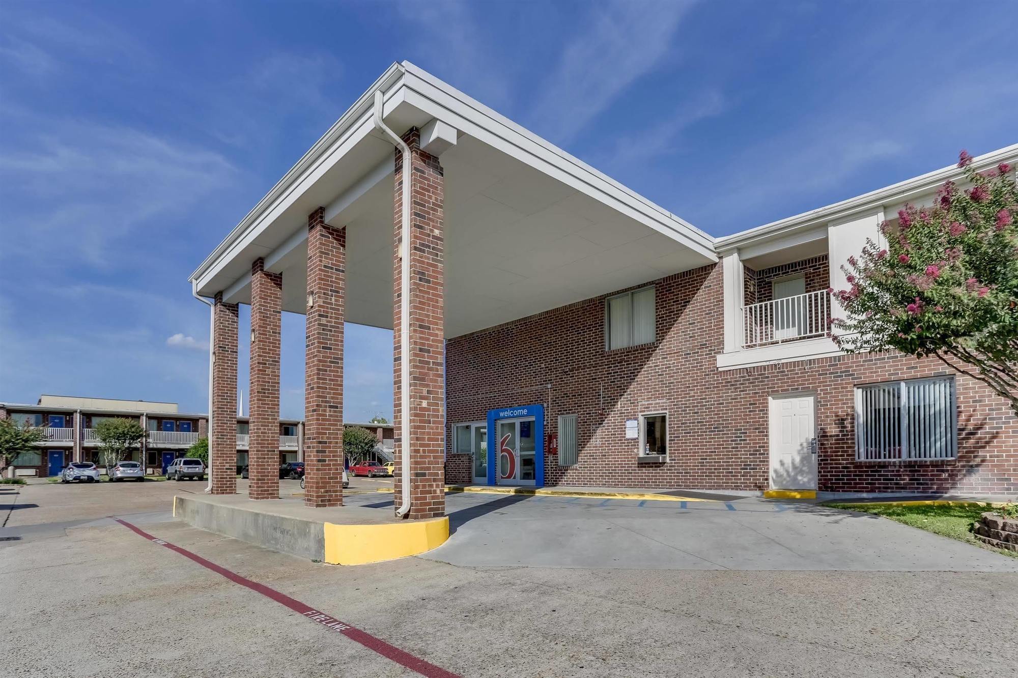 Days Inn By Wyndham Houston East Εξωτερικό φωτογραφία