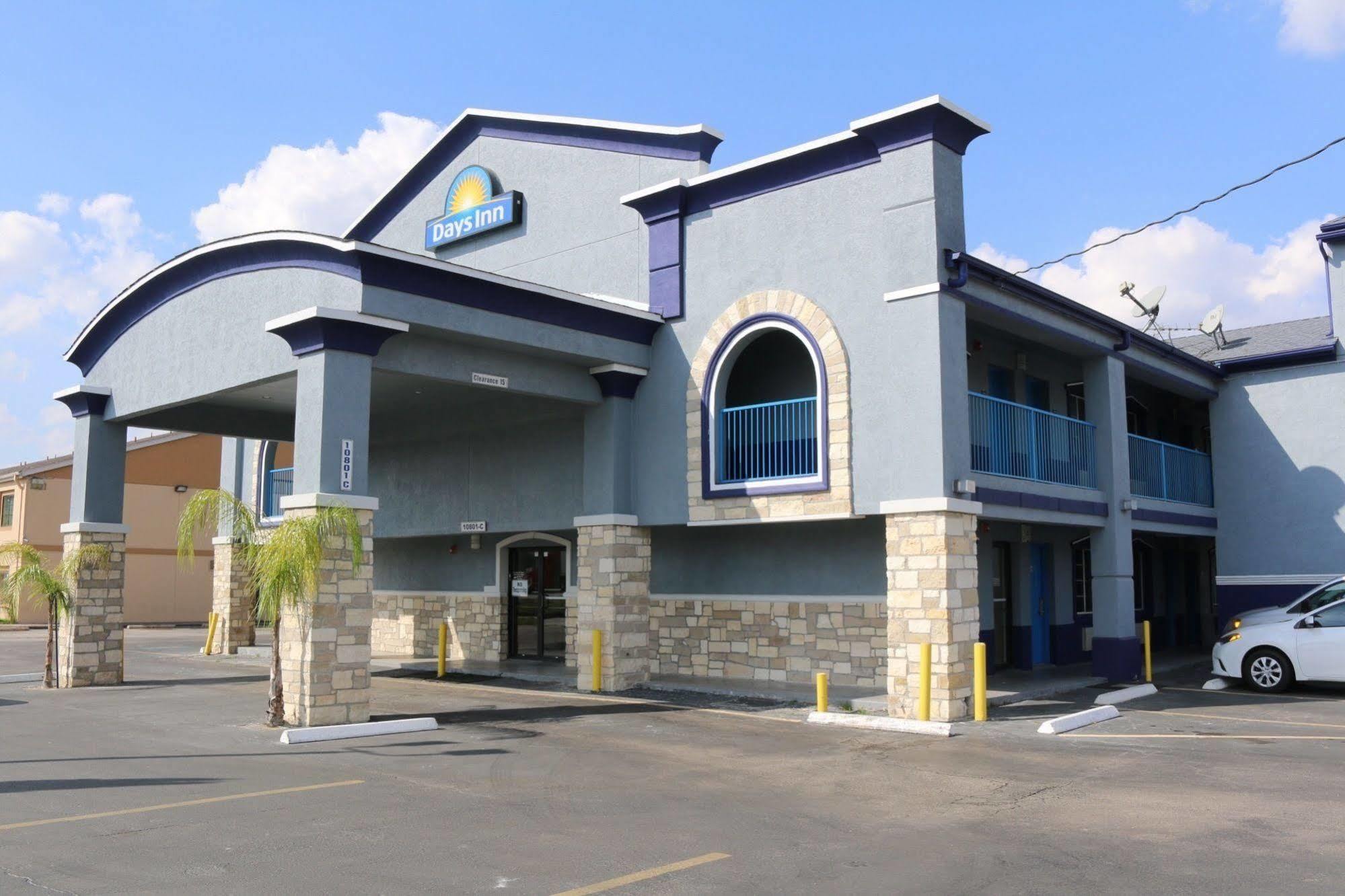 Days Inn By Wyndham Houston East Εξωτερικό φωτογραφία